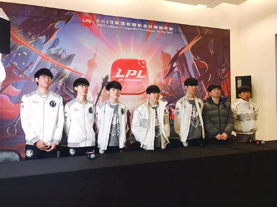 更因C罗的 更因C罗的