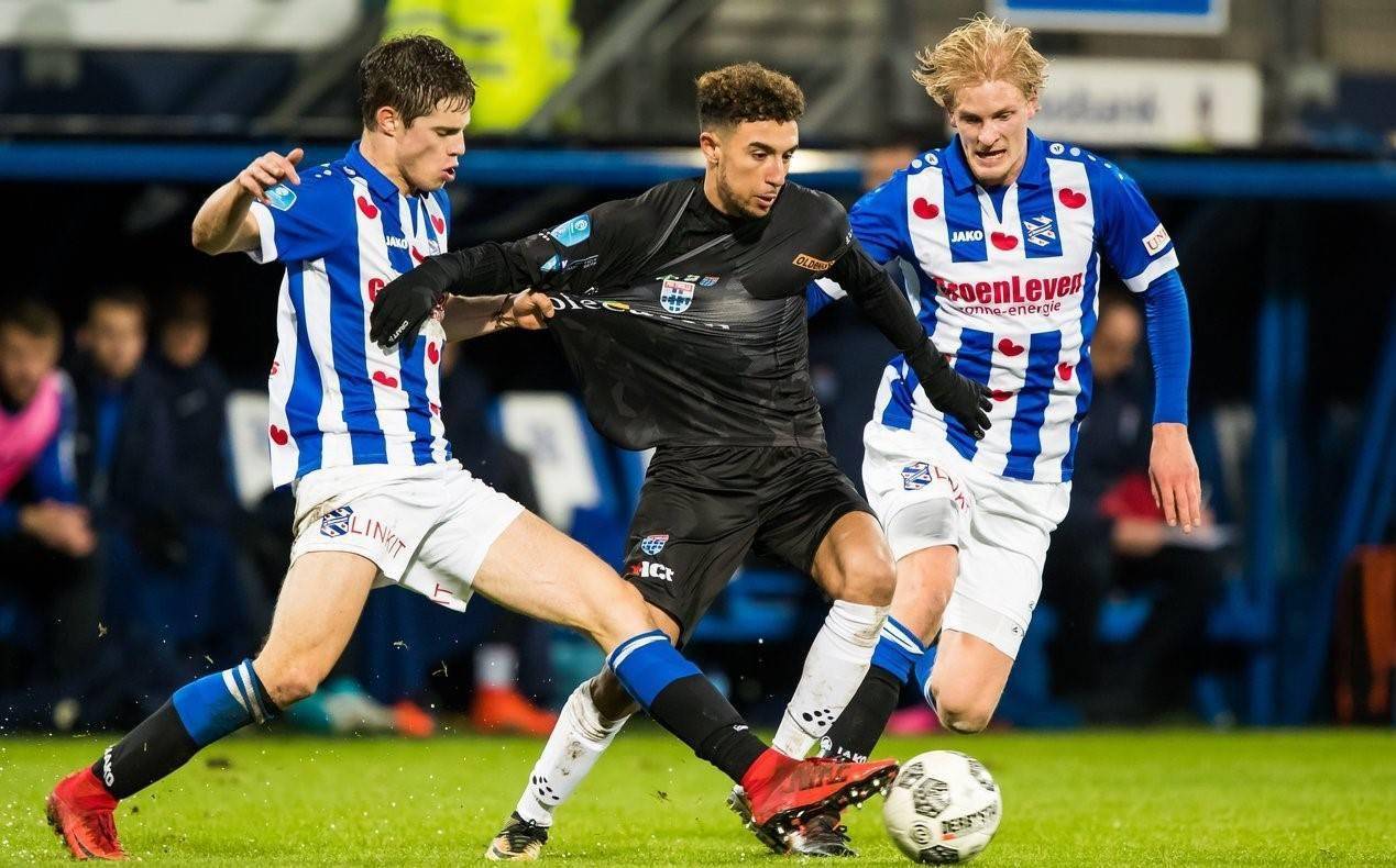 中脱颖而出 中脱颖而出